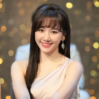 Bà Ri (Mẹ Rik)