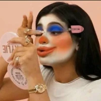 Nữ Hoàng của Sự Trúa Hề 🤡
