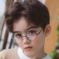 Hàn Vô Ưu -lúc bé 10 tuổi