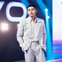 JUN PHẠM