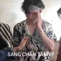 2 ng "nằm trên"