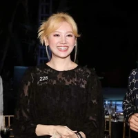 Mẹ Khoa Thuận