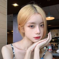 Dư Vũ Hy (chị gái Hàm)