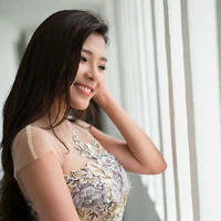 Thúy Diễm( mẹ Ngân)