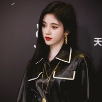 Cúc Tịnh Y (mama Trình Hâm)