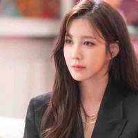 Shim Suryeon ( Mẹ nuôi Jestina)