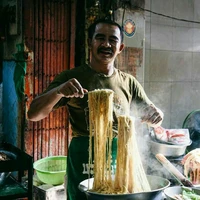 Chủ quán