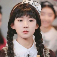 Vương Mỹ Dung (e.gái T.Anh/bạn cậu)