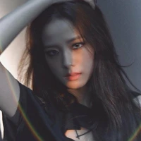 KIM JISOO ( Sú )