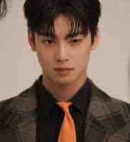 Nguyễn Tuấn Hùng-bố nữ9