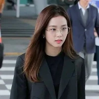 Kim JISOO( chị )
