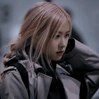 Chaeyoung- cô