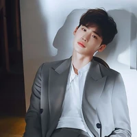 Lee Jongsuk-hắn