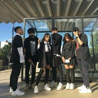 các cô + các anh