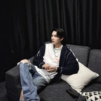 Yoongi - hắn