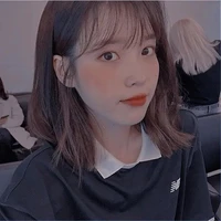IU (Lí Tri Ân)