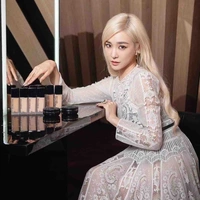  Tiffany Hwang ( Mẹ SeokJin ,Winter)
