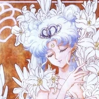 sereniti nữ hoàng tiền nhiệm/ mẹ nữ hoàn