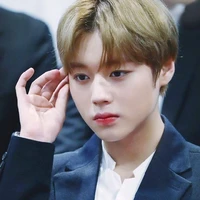 Park Jihoon cô