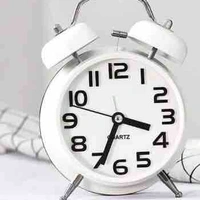 Đồng hồ đầu giường của Bo Ra