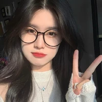 Vương Thụy Ly/bạn cô/