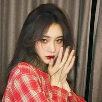 - Phùng Tĩnh Chi -