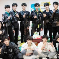 TF Gia Tộc
