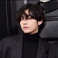 kim taehyung- hắn