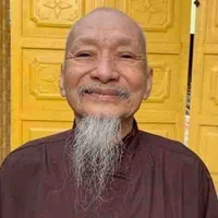 ông giám thị của trường 