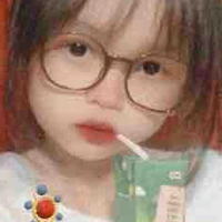 Tác giả đang uống sữa 