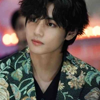 Taehyung ( V ) 