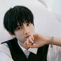 Ngao Tử Dật(ah họ cậu)