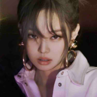 Kim Jennie-(em) 