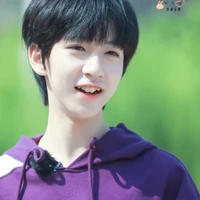 Hạ Tuấn Lâm (lúc nhỏ)