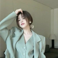 Anna ( quản lý của Ri )
