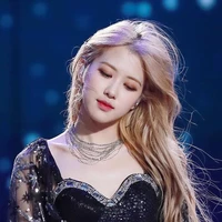 Kim Rosé (chị V ny Lía )