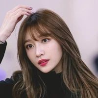 Min Hani(mẹ anh)