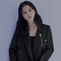 KIM JISOO ( chị )
