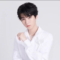 Vương Tuấn Khải (papa cậu)