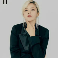 Jungyeon ( Dung, lớp trưởng)