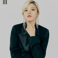 Jungyeon ( Dung, lớp trưởng)