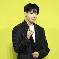 Jungkook (hot boy 2 khối 12)