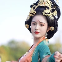 Jeon Somi(công chúa Ả Rập)