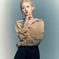 Rosé(là em ba nhưng lạnh lùng nhất)