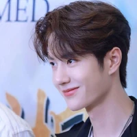 VƯƠNG NHẤT BÁC ( cậu)