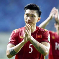Văn  Hậu
