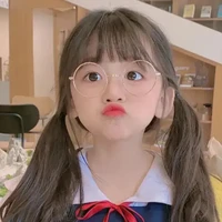 Vương Bảo Ngọc ( em họ cô)