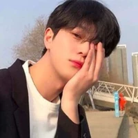 Vương Minh Hoàng - anh 3 nữ9