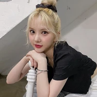 La EUN-Ha ( chị ba cô)