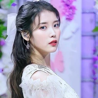La IU monoban ( chị hai Cô)